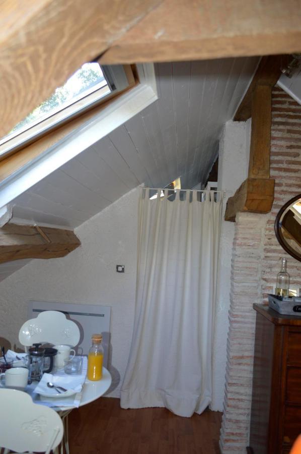Room In Guest Room - Maison Lamerique Welcome You To One Of Their Room Dogs Are Also Welcomed Saint-Jean-le-Blanc Eksteriør billede