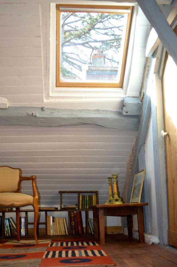 Room In Guest Room - Maison Lamerique Welcome You To One Of Their Room Dogs Are Also Welcomed Saint-Jean-le-Blanc Eksteriør billede